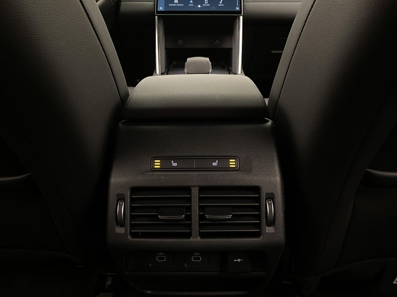 Land Rover Discovery Sport D200 DYNAMIC SE REZERVACE - fotka 29 z 53