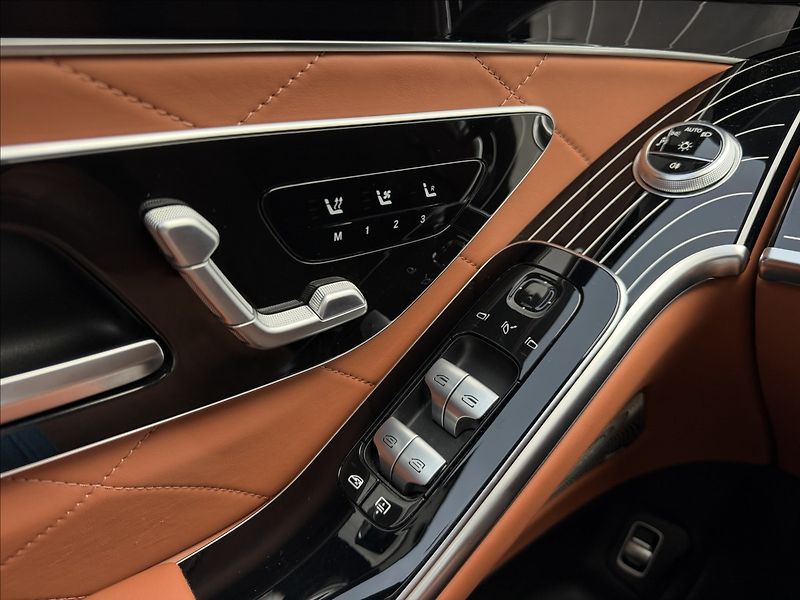 Mercedes-Benz Třídy S 400d AMG 4Matic - fotka 24 z 36