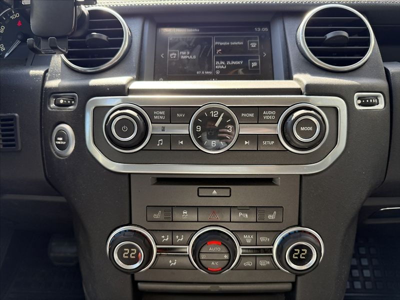 Land Rover Discovery 3,0 4 TDV6 HSE - fotka 19 z 23