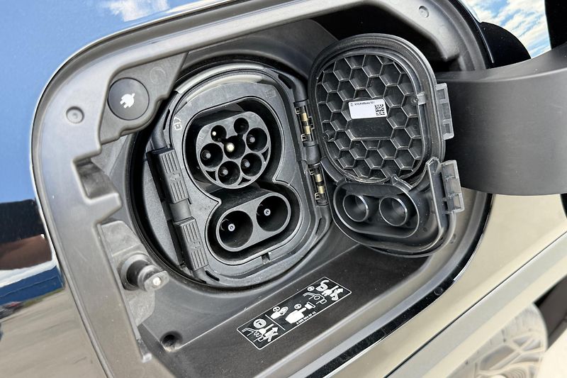 Mercedes-Benz EQB (2025) EQB 300 4Matic AMG Line - fotka 21 z 56