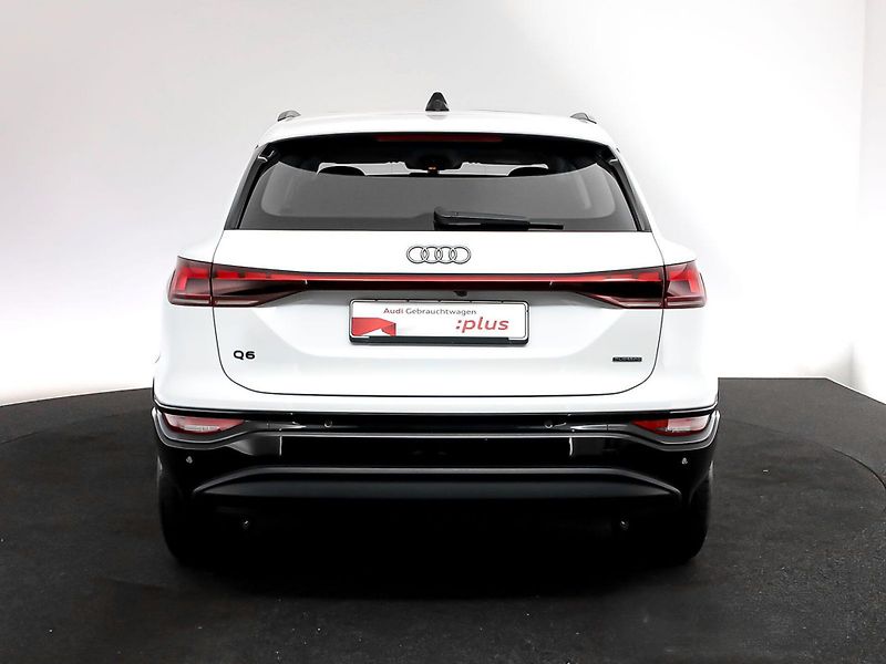 Audi Q6 e-tron 285kW quattro Pano Kůže 360 - fotka 4 z 17