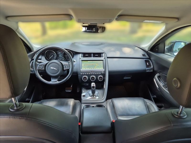 Jaguar E-Pace 2,0 D150 S AWD - fotka 9 z 18