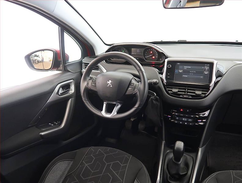 Peugeot 2008 (2016) 1.2 PureTech, Serv.kniha, Navi - fotka 7 z 20