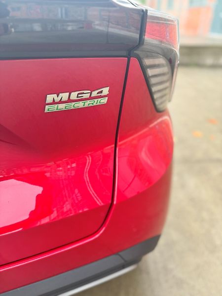 MG MG4 (2023) EV Elegance 64 kW - fotka 22 z 22