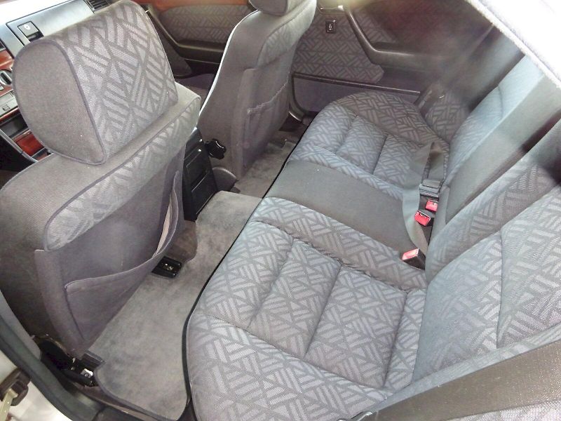 Mercedes-Benz Třídy C (1995) 180 Elegance - man. převodovka - fotka 8 z 20