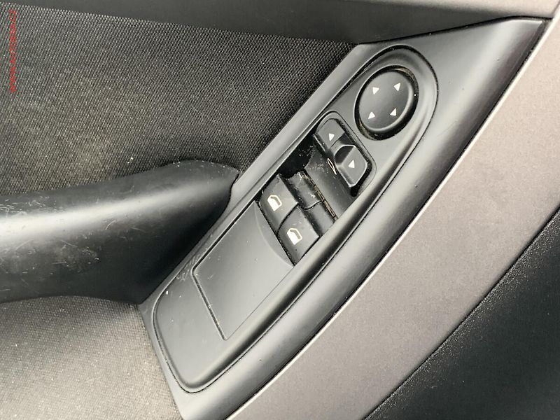 Citroën C4 Picasso (2010) 1.6i, ČR, AC, TZ, tempo - fotka 17 z 18