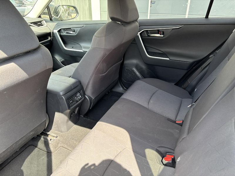 Toyota RAV4 (2023) Comfort 2.0 (129 kW) - fotka 15 z 16