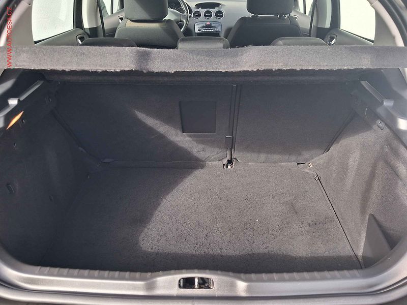 Peugeot 308 (2013) 1.6 VTi, 2.maj,ČR, servis - fotka 7 z 15