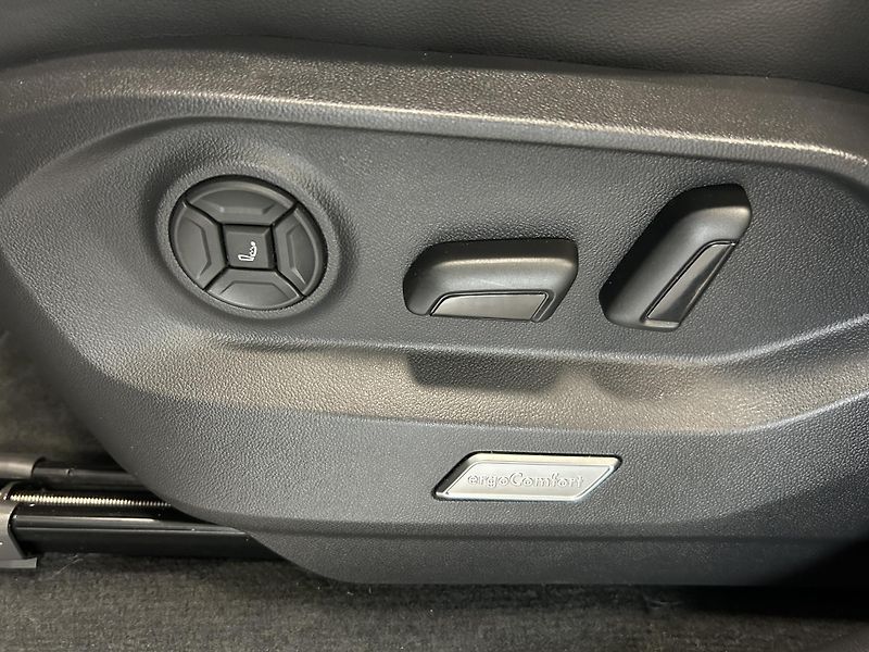 Volkswagen Touareg (2024) 3.0TDi 210kW ELEG/NV/Panor/TZ - fotka 6 z 43