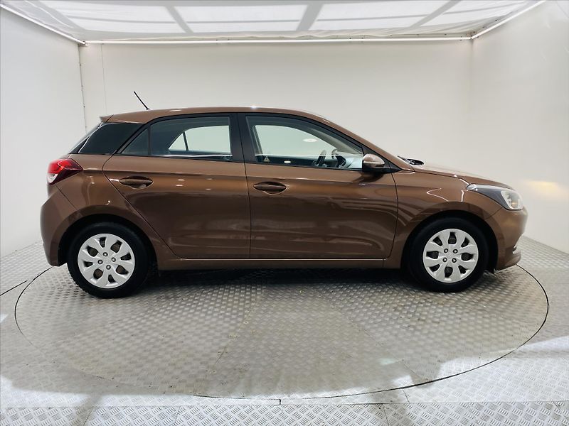 Hyundai i20 1,2 i 55kW 1.Majitel - fotka 20 z 22