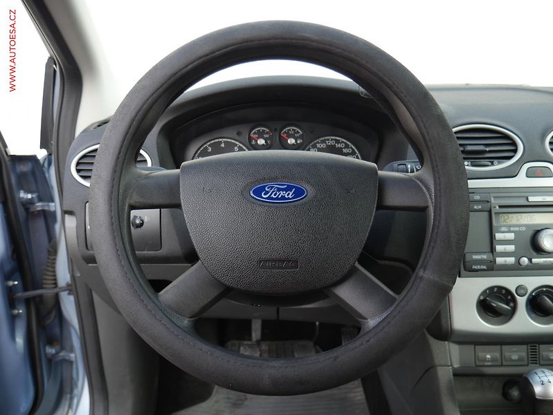 Ford Focus (2005) 1.6i, AC - fotka 14 z 15