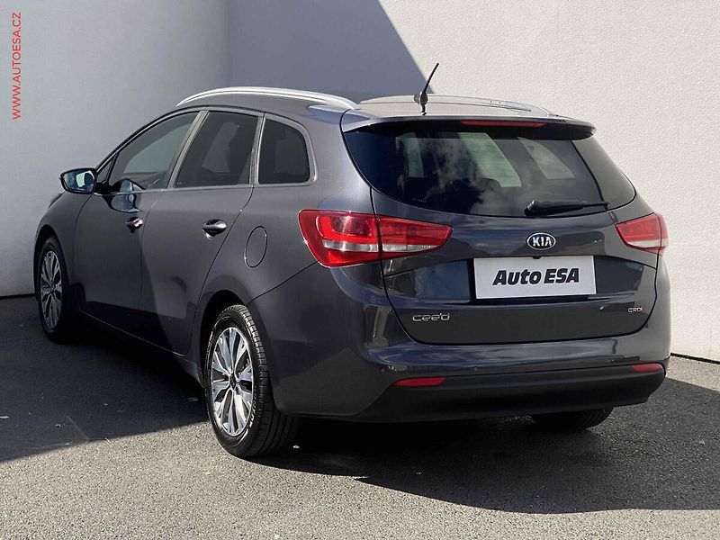 Kia Ceed (2016) 1.6CRDi, ČR, Klima - fotka 6 z 17