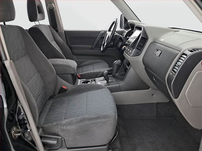Mitsubishi Pajero (2006) 3.2 DI-D, Automat, 7 míst - fotka 9 z 20