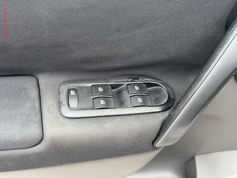 Renault Scénic (2006) 1.9 dCi, AC, TZ - fotka 10 z 15