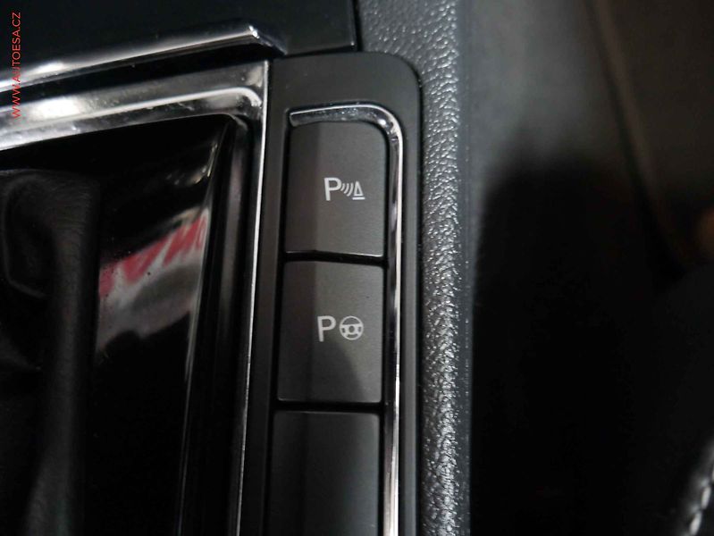Škoda Superb (2012) 2.0 TDi, Elegance, DSG, kůže - fotka 22 z 22