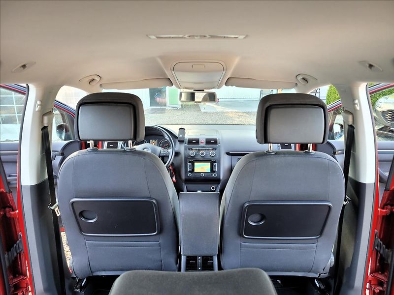 Volkswagen Touran 2,0 Rezervace!,dsg,Highline,ků - fotka 35 z 44