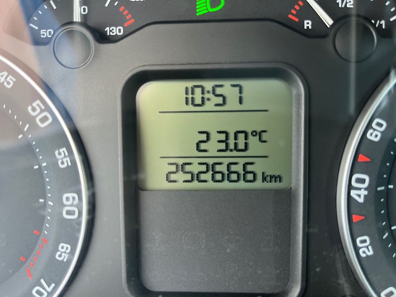 Škoda Octavia (2008) 1.6 MPi Nová STK - fotka 13 z 14