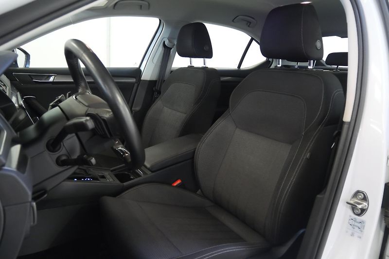 Škoda Superb - fotka 14 z 27