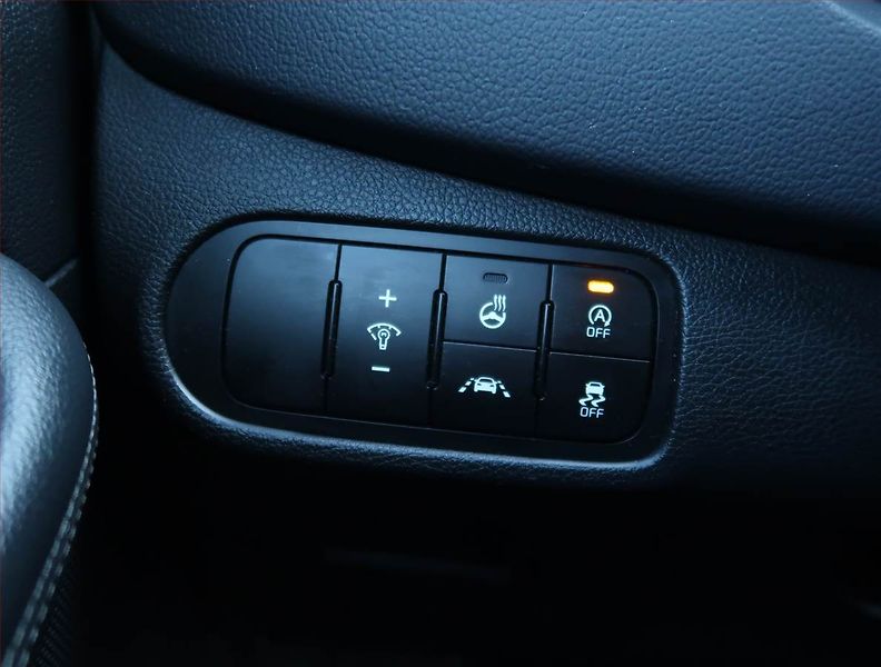 Kia Carens (2015) 1.7 CRDi, 7 míst, Serv.kniha - fotka 19 z 24