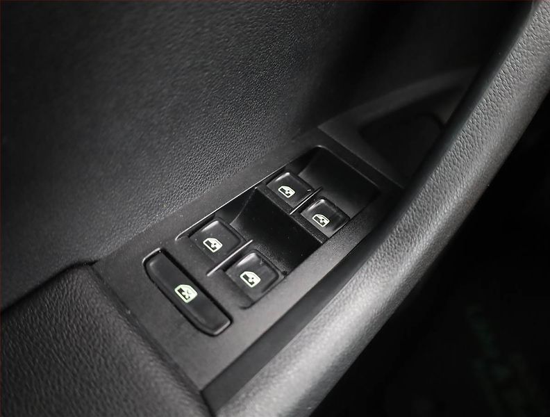 Škoda Octavia (2016) 1.6 TDI, Automat, Navi, Xenony - fotka 17 z 19