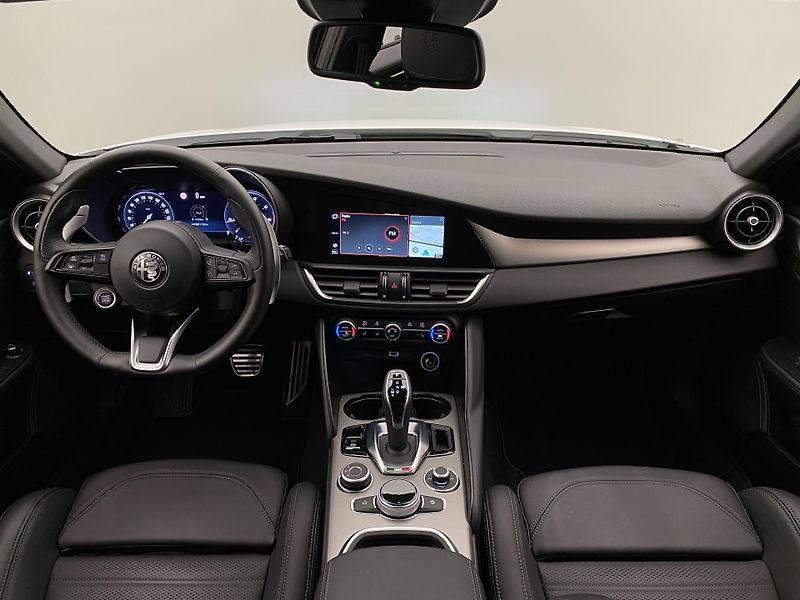 Alfa Romeo Giulia 2.0T VELOCE Q4 AUT  - fotka 2 z 56