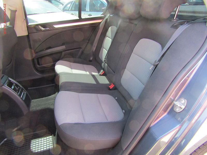 Škoda Superb (2009) 2.0TDi, ČR, Xenon, AC - fotka 10 z 23