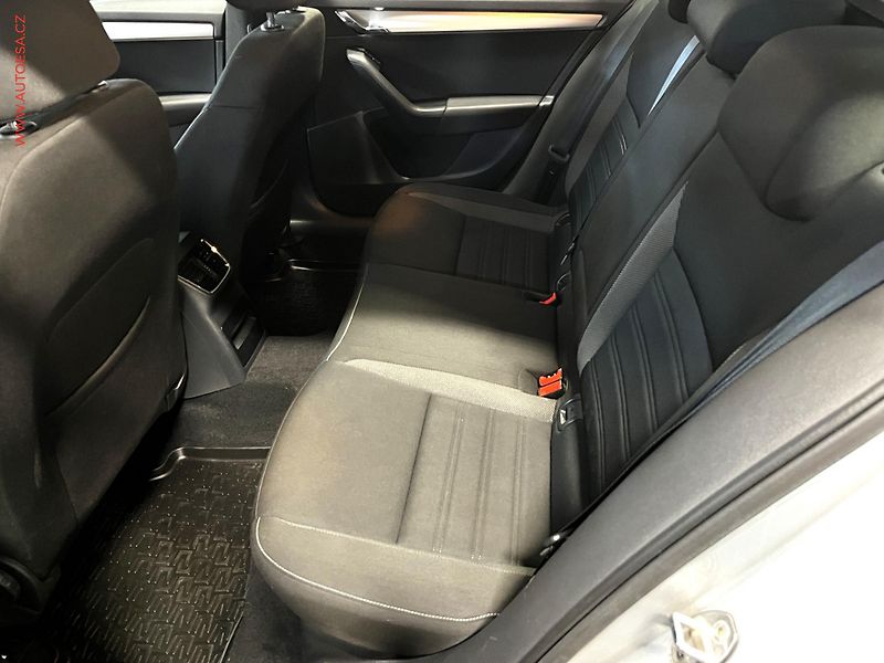 Škoda Octavia (2017) 1.6 TDi, ČR, AC, výhřev sed - fotka 10 z 14