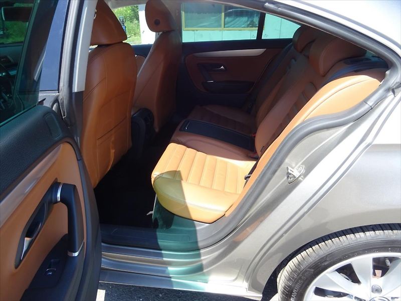 Volkswagen Passat CC 2,0 TDi 100 kW - fotka 11 z 26