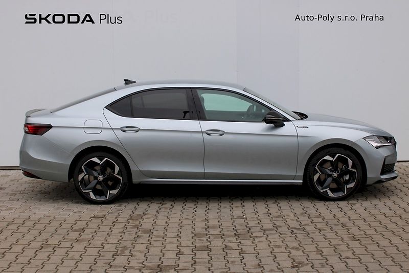 Škoda Superb (2025) Sportline 1,5 TSI PHEV - fotka 9 z 25