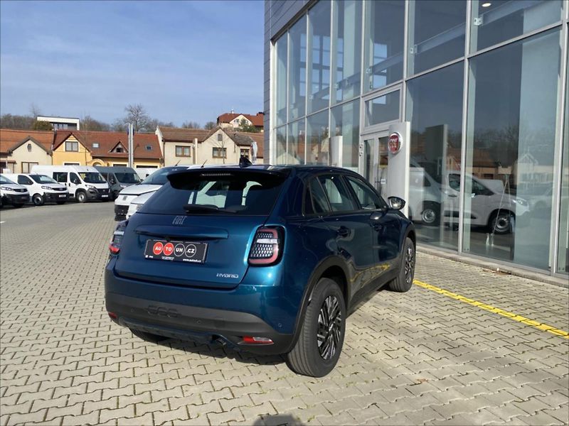 Fiat 600 (2024) 1,2 Turbo Hybrid 110k eDCT - fotka 7 z 14