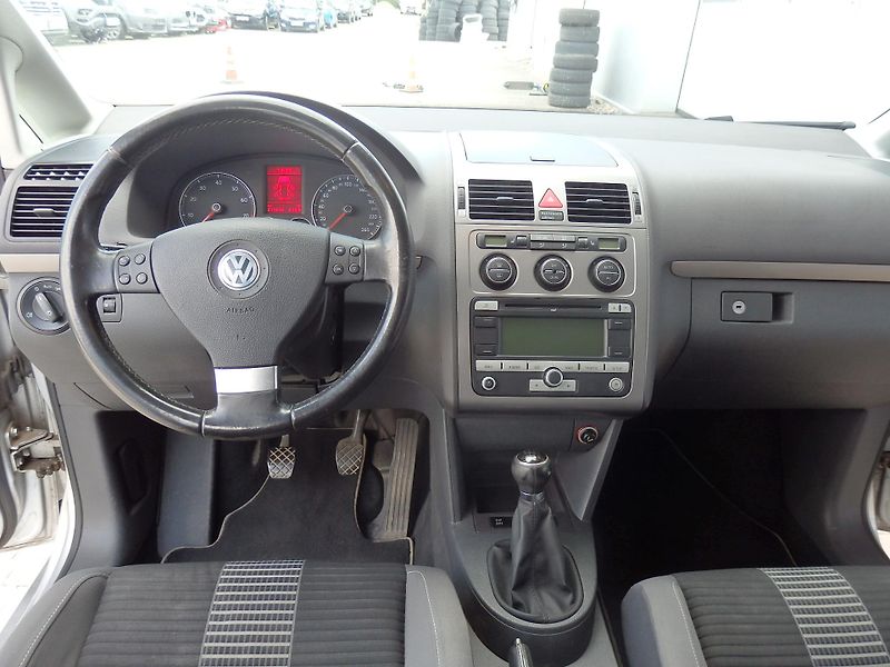 Volkswagen Touran 1.4 TSI DIGI.KLIMA, 7 MÍST - fotka 12 z 16