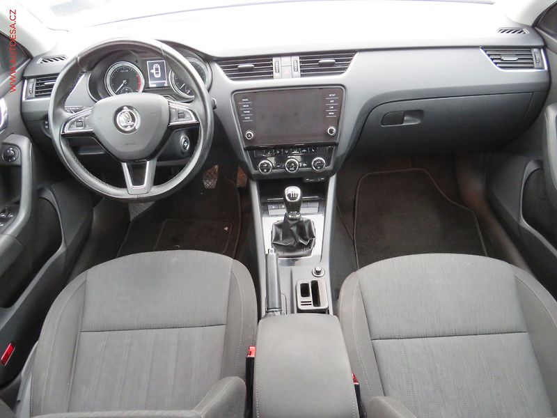 Škoda Octavia (2017) 1.0 TSi, ČR, Style, xenon - fotka 8 z 33
