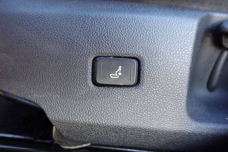 Toyota Corolla 1,8 HEV GR Spot Dynamic - fotka 18 z 31