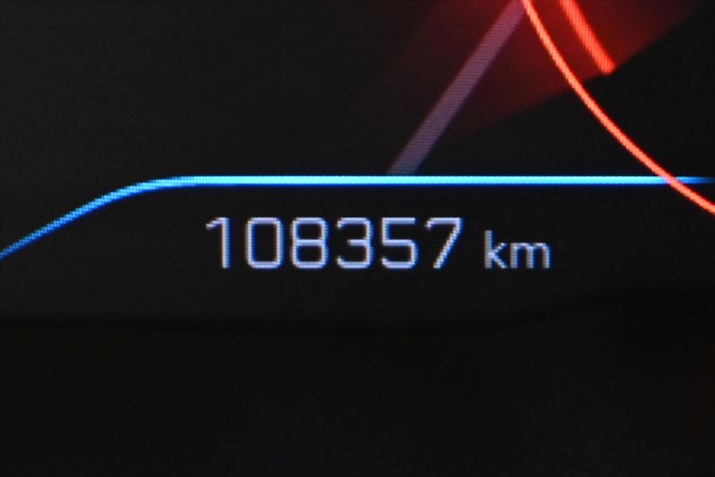 Peugeot 5008 1,5 96kW BlueHDi 7 míst Záruka - fotka 16 z 29
