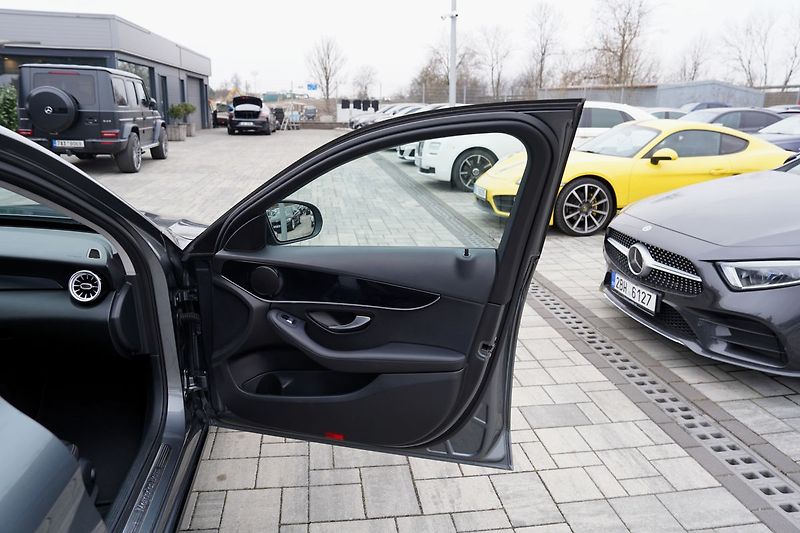 Mercedes-Benz Třídy C C 350e Plug -in hybrid/280PS - fotka 19 z 40