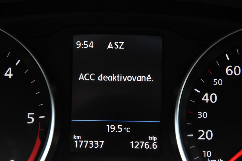 Volkswagen Passat 2.0 TDi CR HIGHLINE, NAVI, LED - fotka 19 z 50