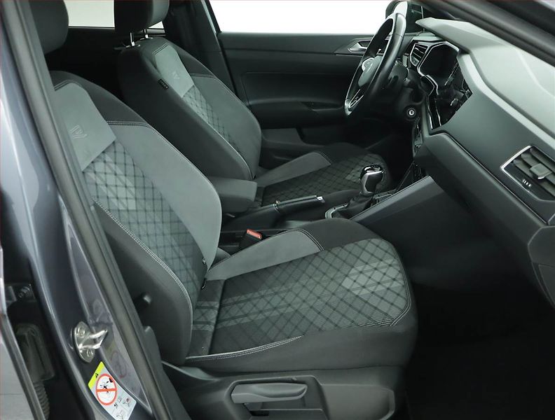 Volkswagen Taigo (2022) R-Line 1.5 TSI - fotka 9 z 17