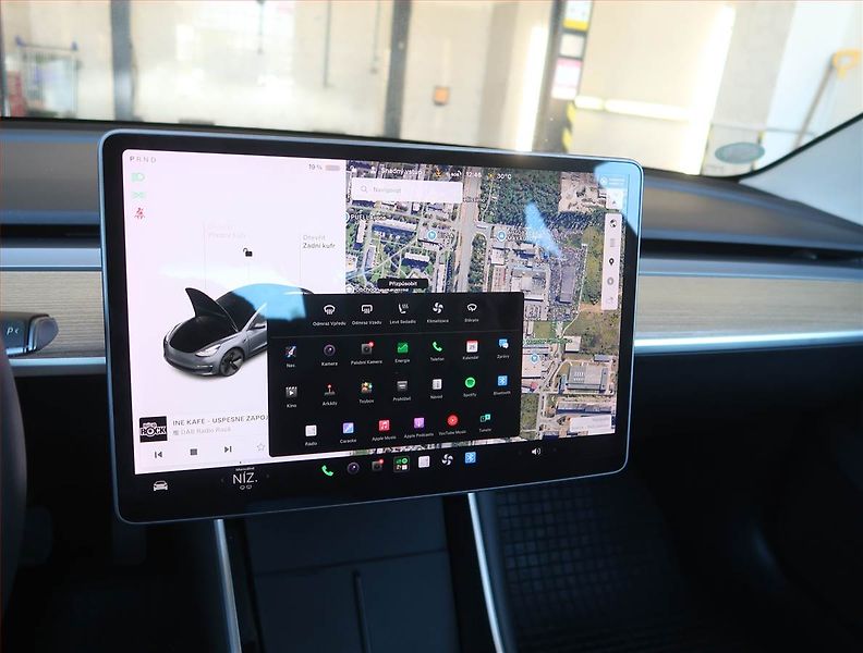 Tesla Model 3 (2020) Std Range Plus 52kWh, SoH 82% - fotka 12 z 21