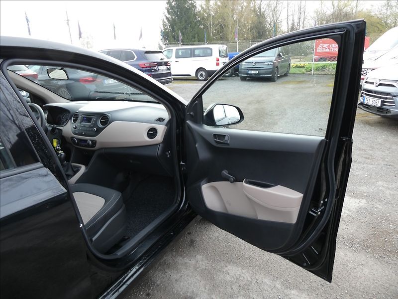 Hyundai i10 1,0 i 1.majitel,serviska,2x ko - fotka 22 z 38