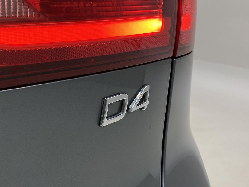 Volvo V90 D4 MOMENTUM AUT - fotka 34 z 48