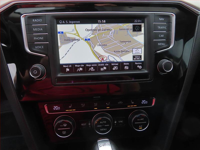 Volkswagen Passat (2015) 2.0 TDI, Automat, Kůže, Navi - fotka 19 z 21
