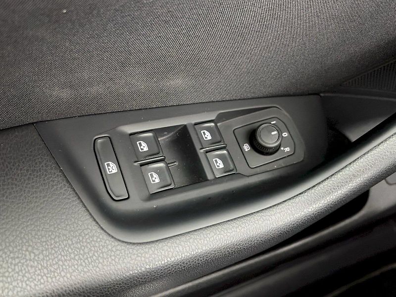 Volkswagen Passat (2022) Business 2.0 TDI 110kW - fotka 27 z 33