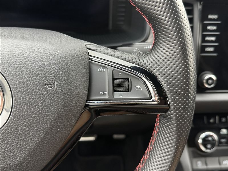 Škoda Kodiaq 2,0 RS CANTON DPH DCC 360° ČR - fotka 12 z 49