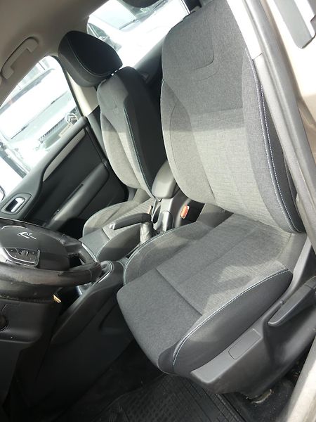 Citroën C4 (2016) 1,2 PureTech 110 MAN5 - fotka 8 z 18