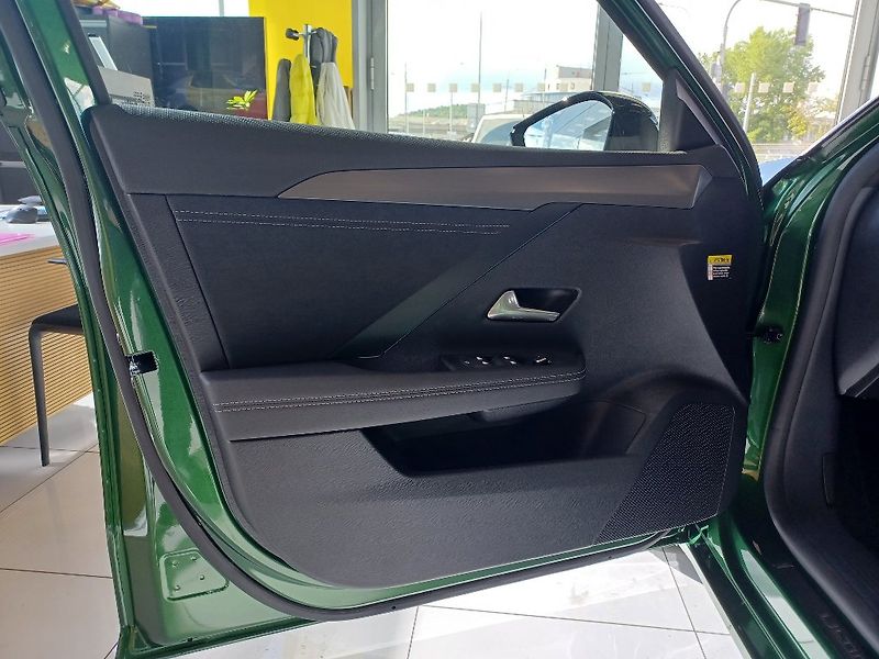 Opel Astra (2026) ST ULTIMATE 1,6T PHEV 195k AT - fotka 14 z 32