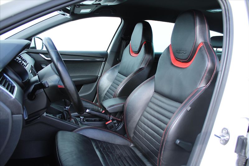 Škoda Octavia RS 2.0 TDI 135kW XENONY ČR - fotka 11 z 26