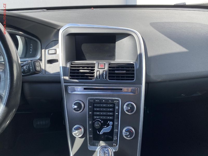 Volvo XC60 (2014) 2.4 D5 4x4, AT - fotka 12 z 18