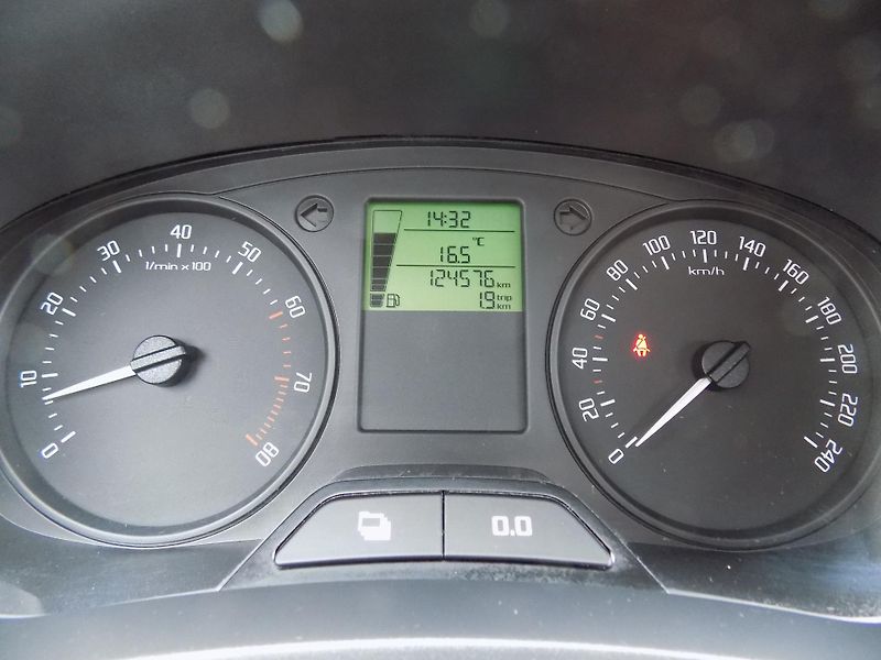 Škoda Roomster 1,2 TSI 63 KW KLIMA 1.MAJITEL - fotka 41 z 56