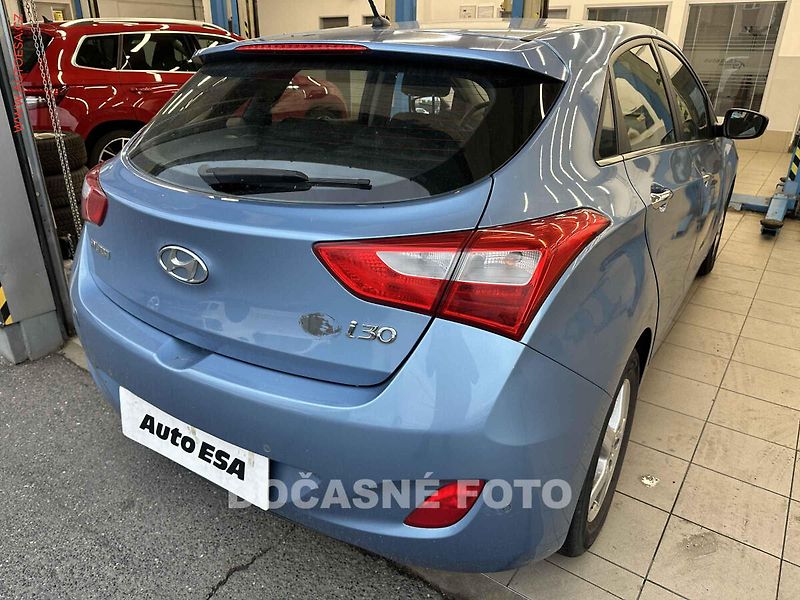 Hyundai i30 (2012) 1.6gdi, ČR - fotka 2 z 3