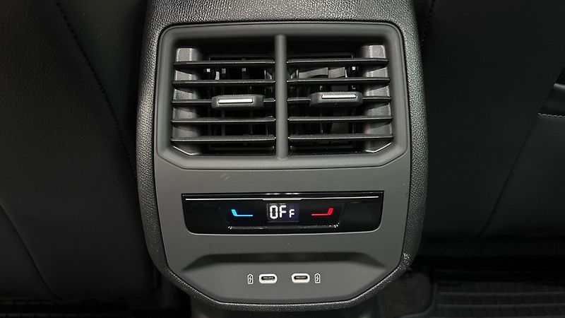 Seat Leon 2.0 TDI DSG FR Sportstourer - fotka 20 z 25